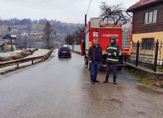 Incendiu de proporţii la un depozit de echipamente, maşini şi îngrăşăminte chimice, la Târgu Mureş