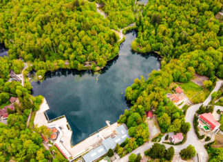 Lacul Ursu de la Sovata se deschide vineri pentru scăldat și tratament