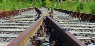 România riscă să piardă până la 300 de milioane de euro din finanţarea pentru calea ferată Braşov-Sighişoara
